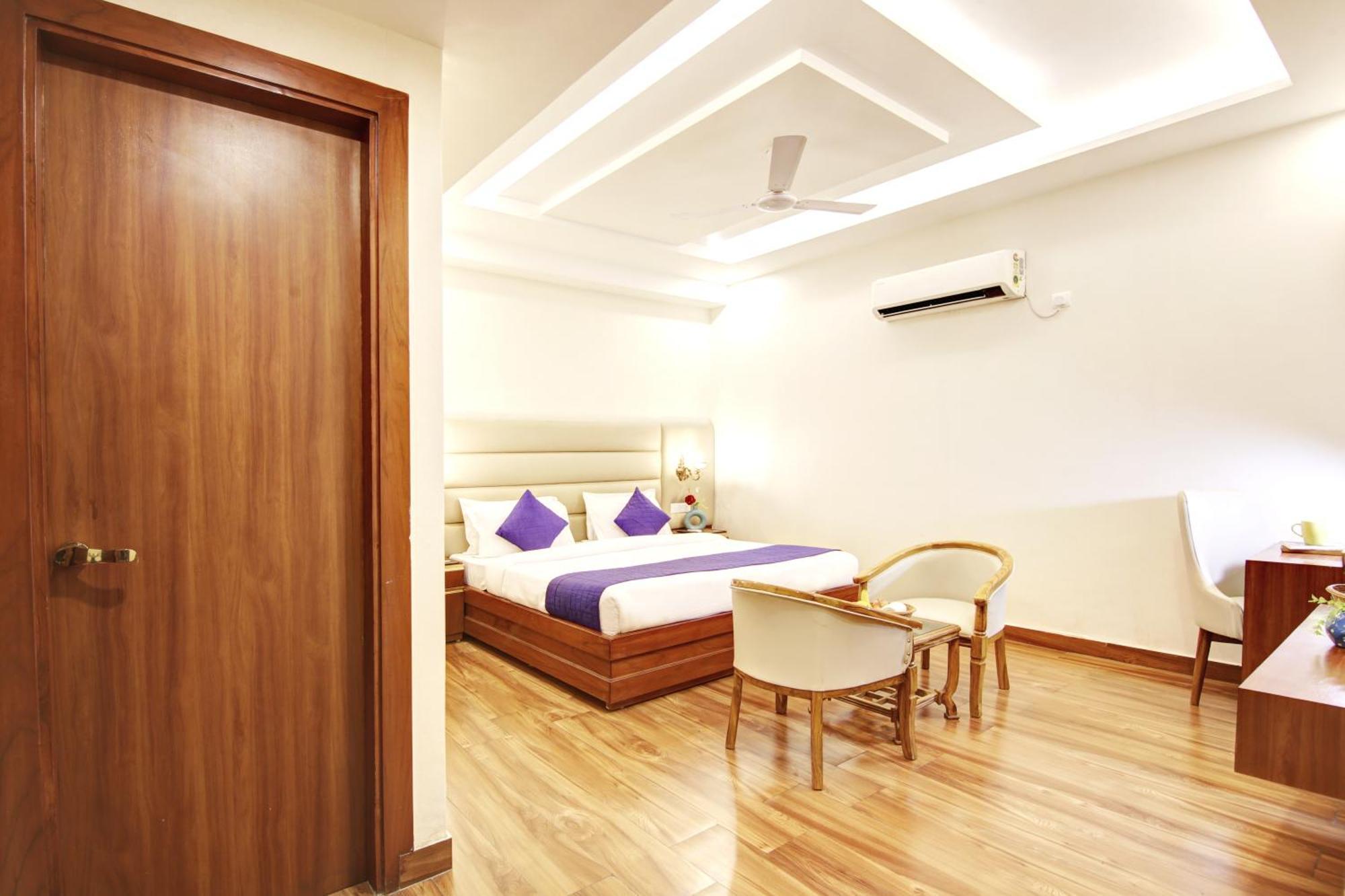 Marks Hotel & Banquet 노이다 외부 사진