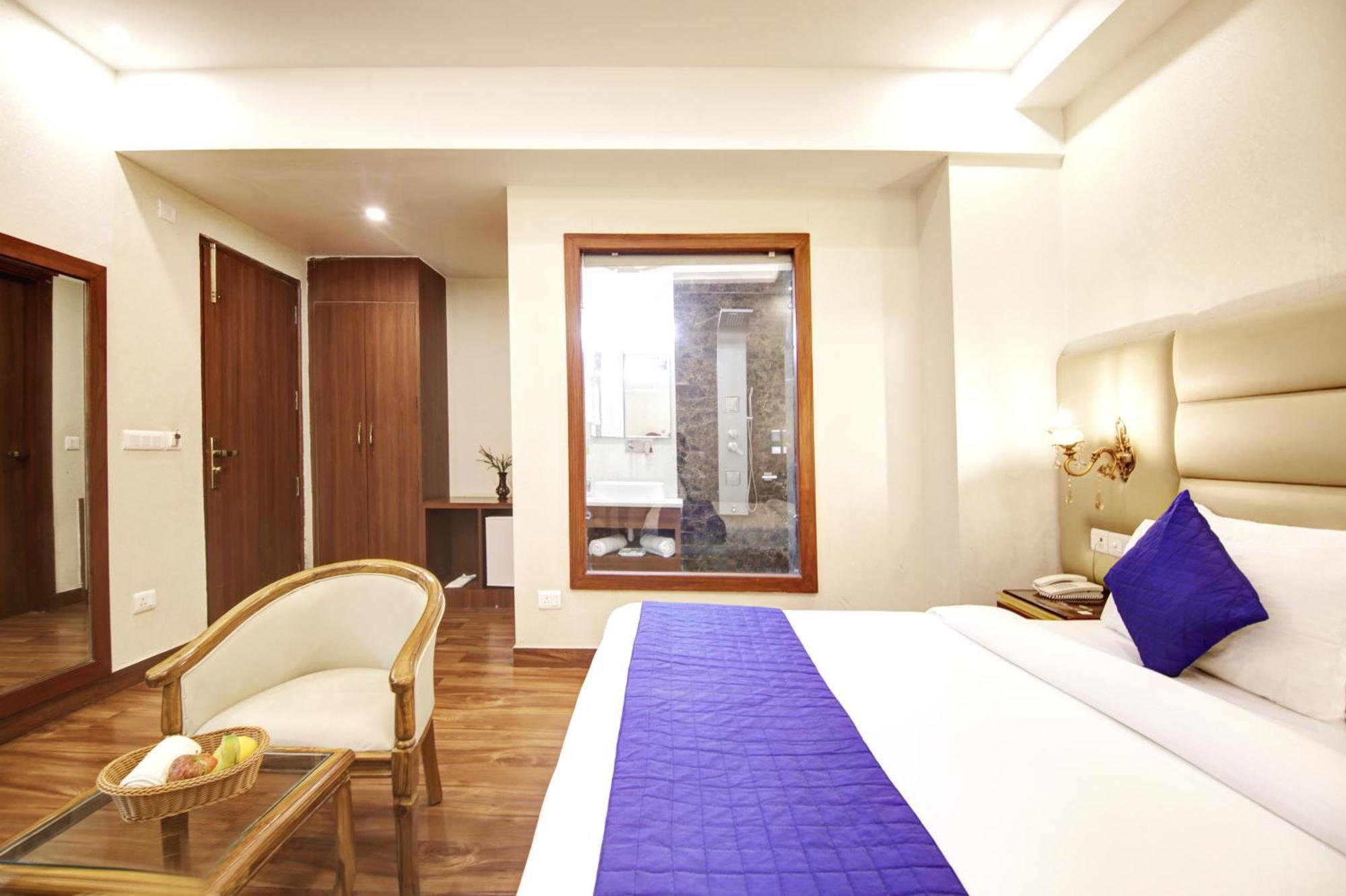 Marks Hotel & Banquet 노이다 외부 사진