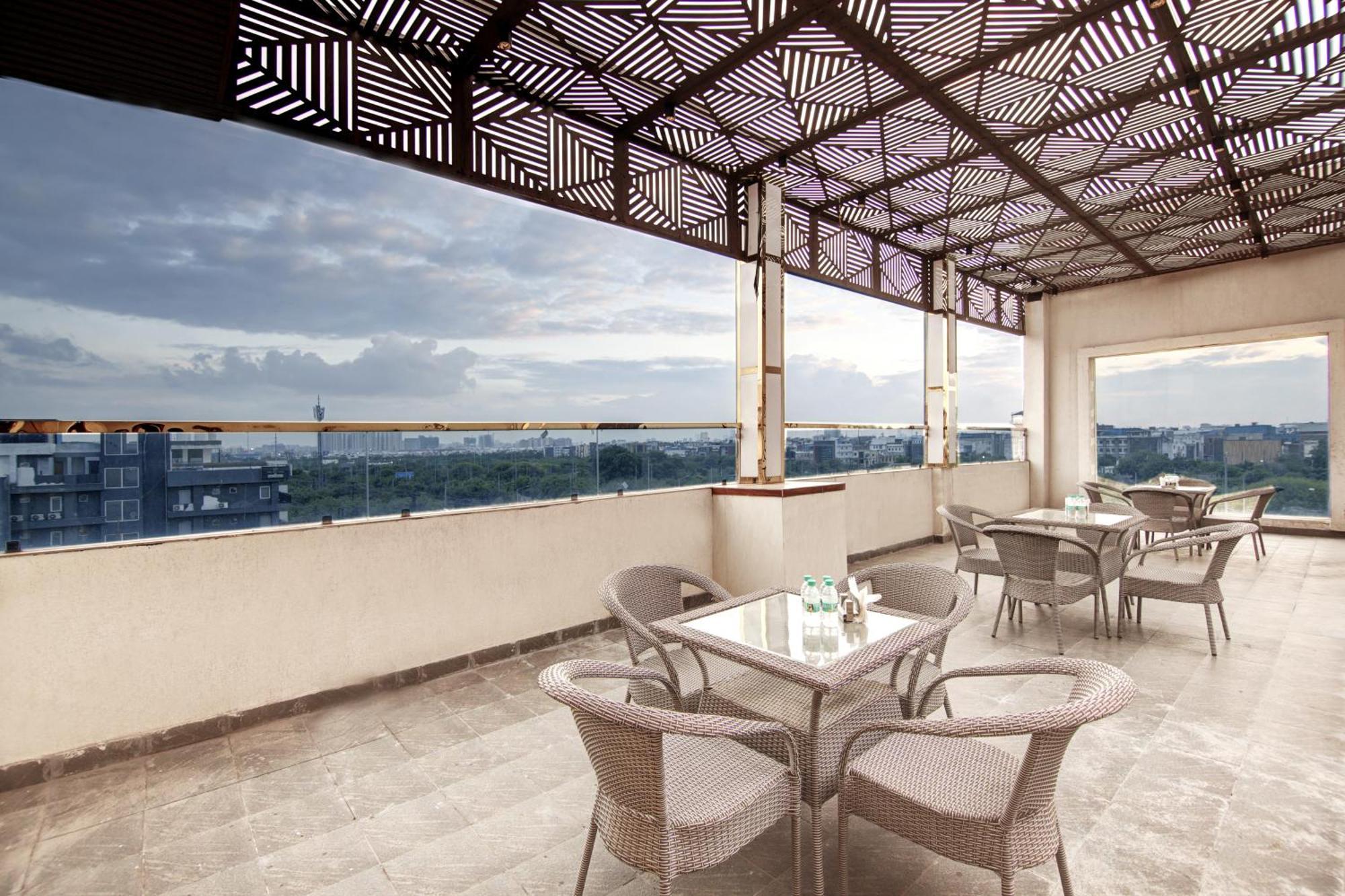Marks Hotel & Banquet 노이다 외부 사진