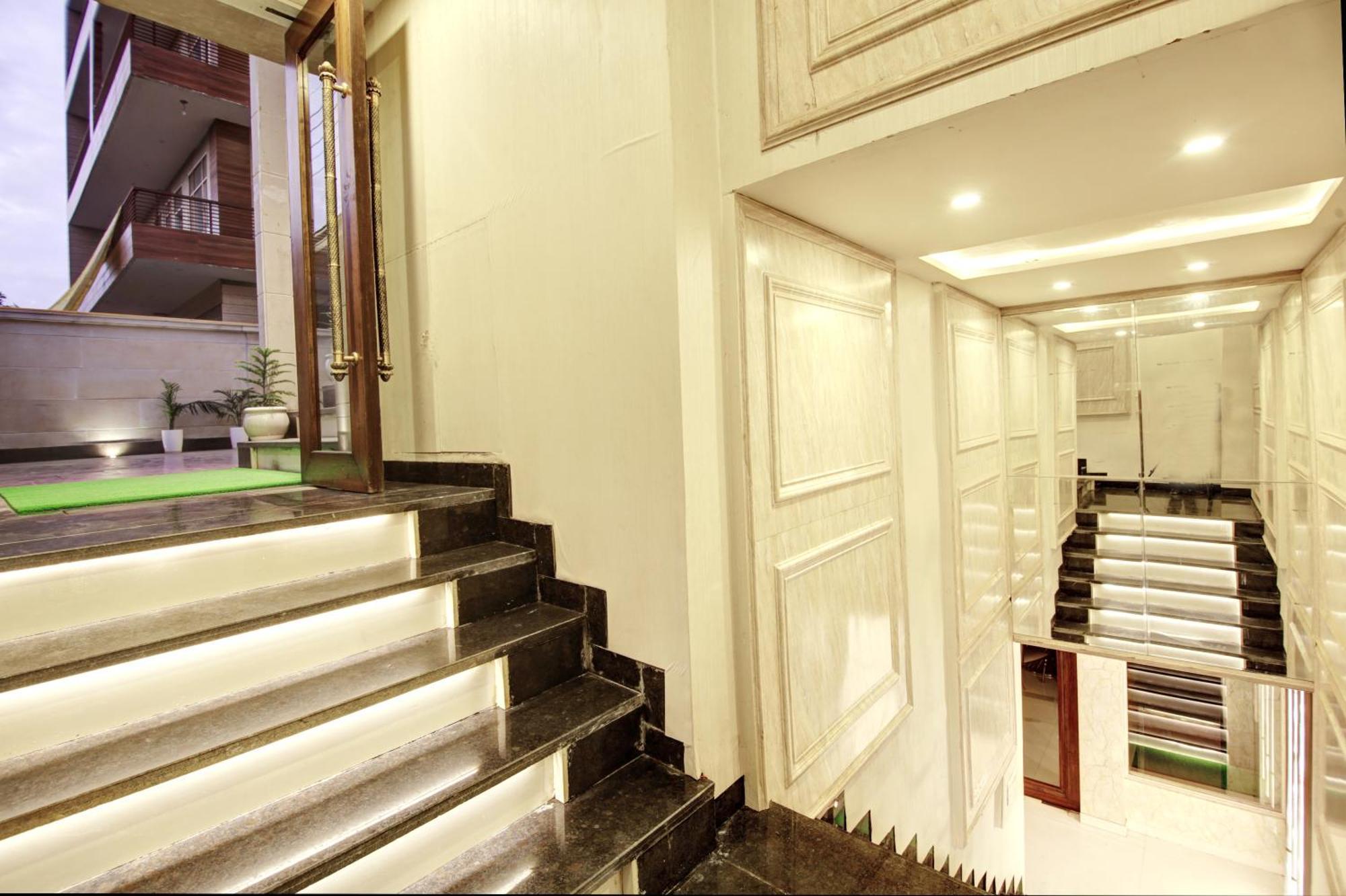 Marks Hotel & Banquet 노이다 외부 사진