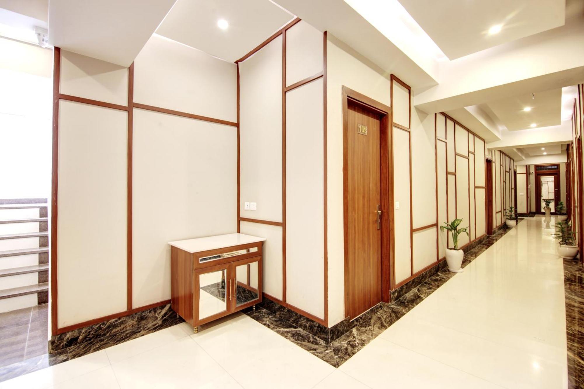 Marks Hotel & Banquet 노이다 외부 사진