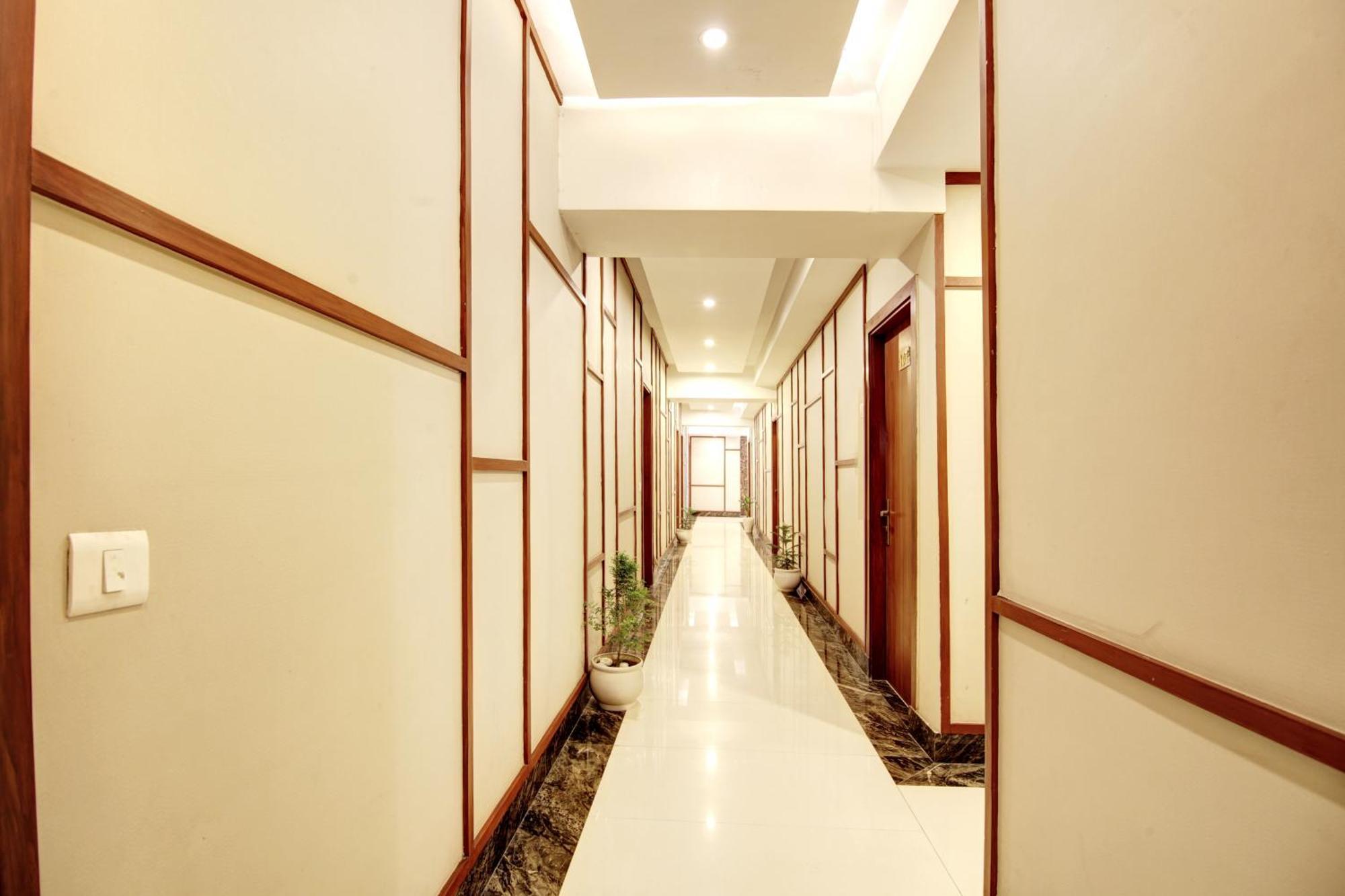 Marks Hotel & Banquet 노이다 외부 사진