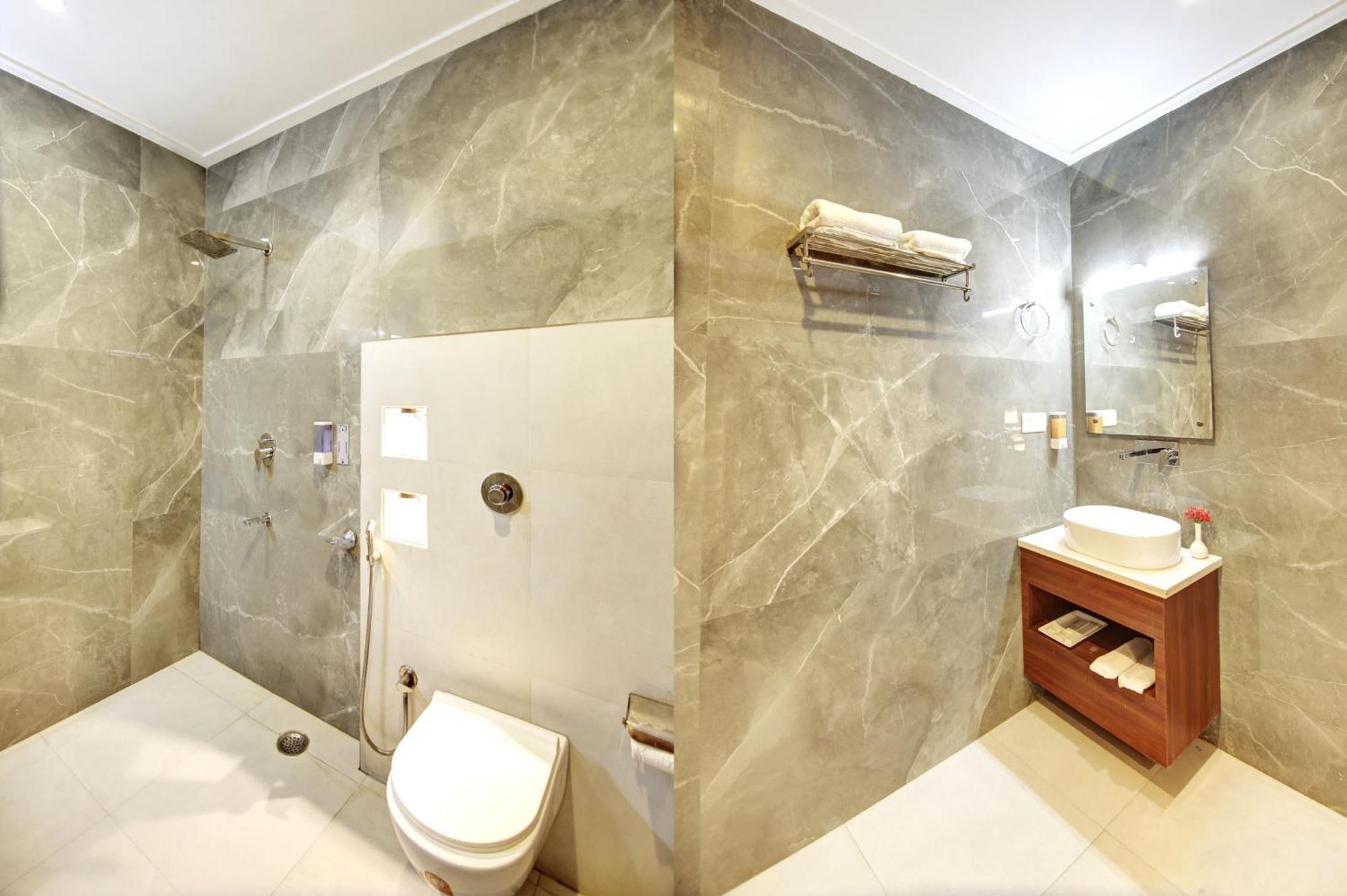 Marks Hotel & Banquet 노이다 외부 사진