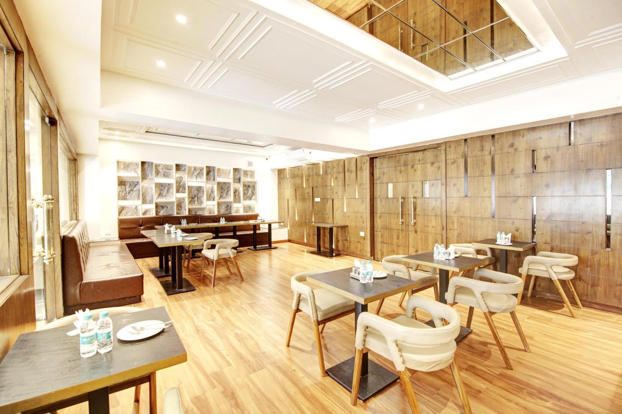 Marks Hotel & Banquet 노이다 외부 사진