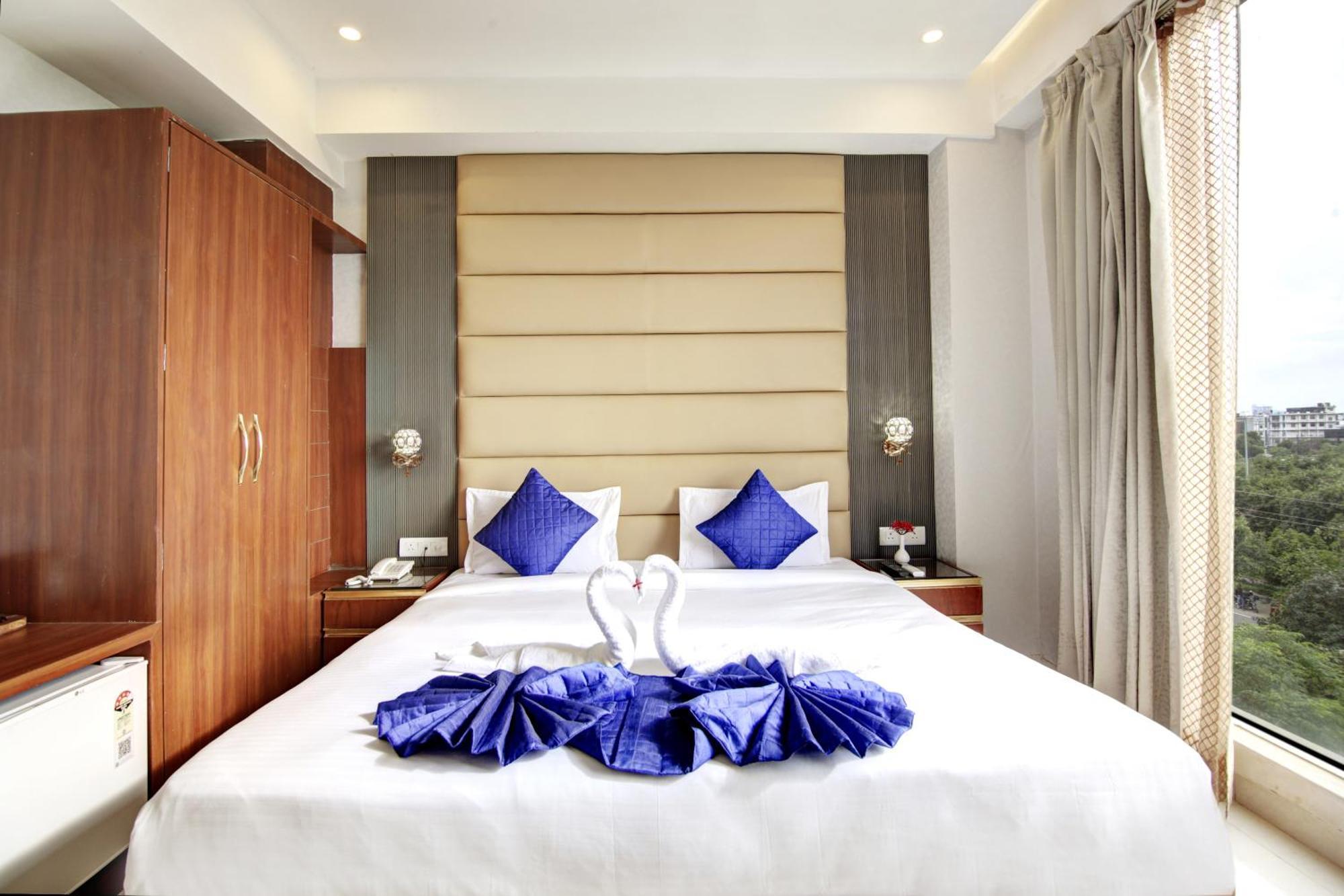 Marks Hotel & Banquet 노이다 외부 사진