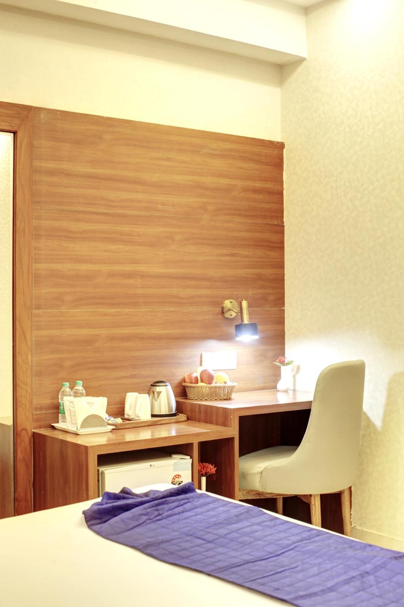 Marks Hotel & Banquet 노이다 외부 사진