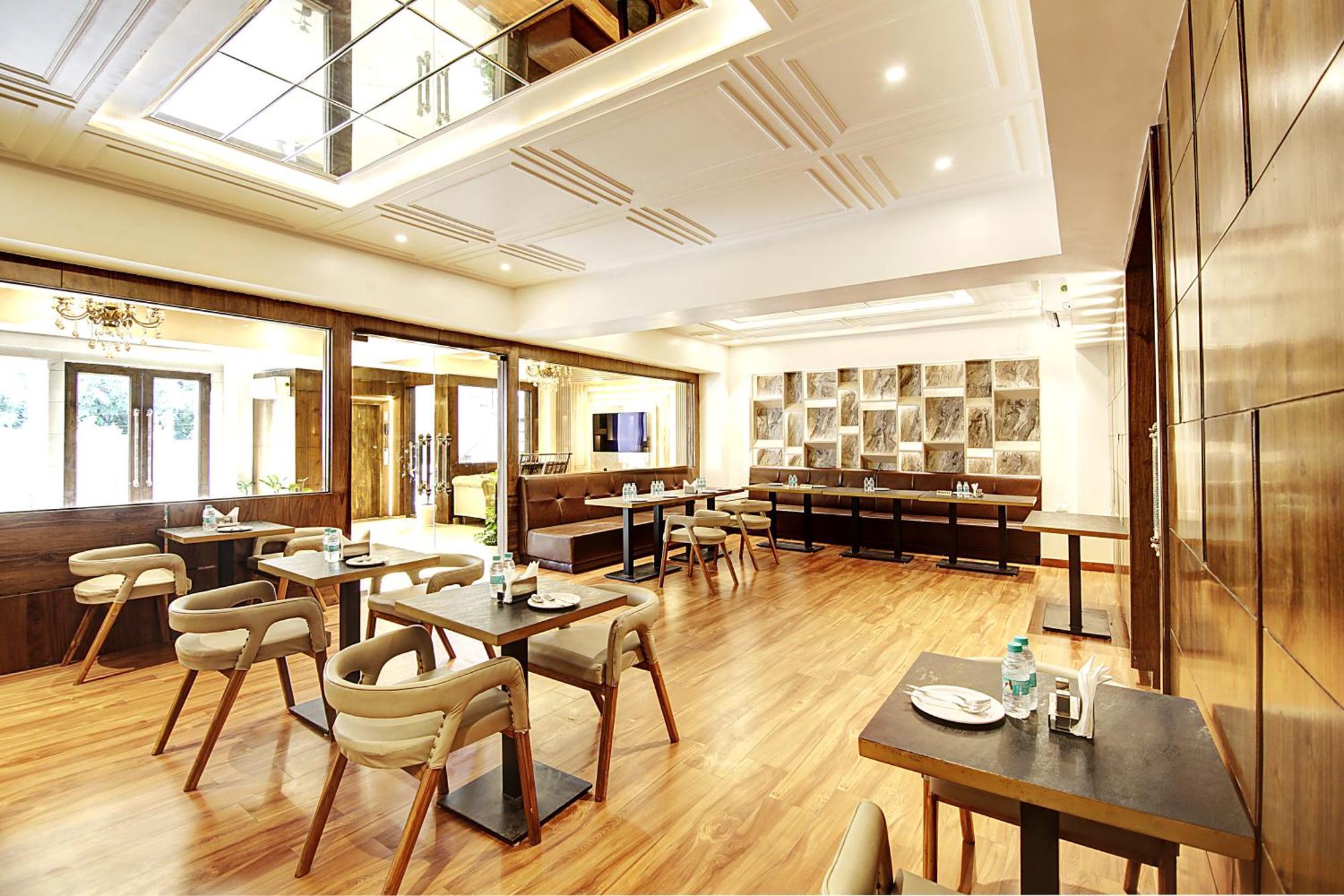Marks Hotel & Banquet 노이다 외부 사진