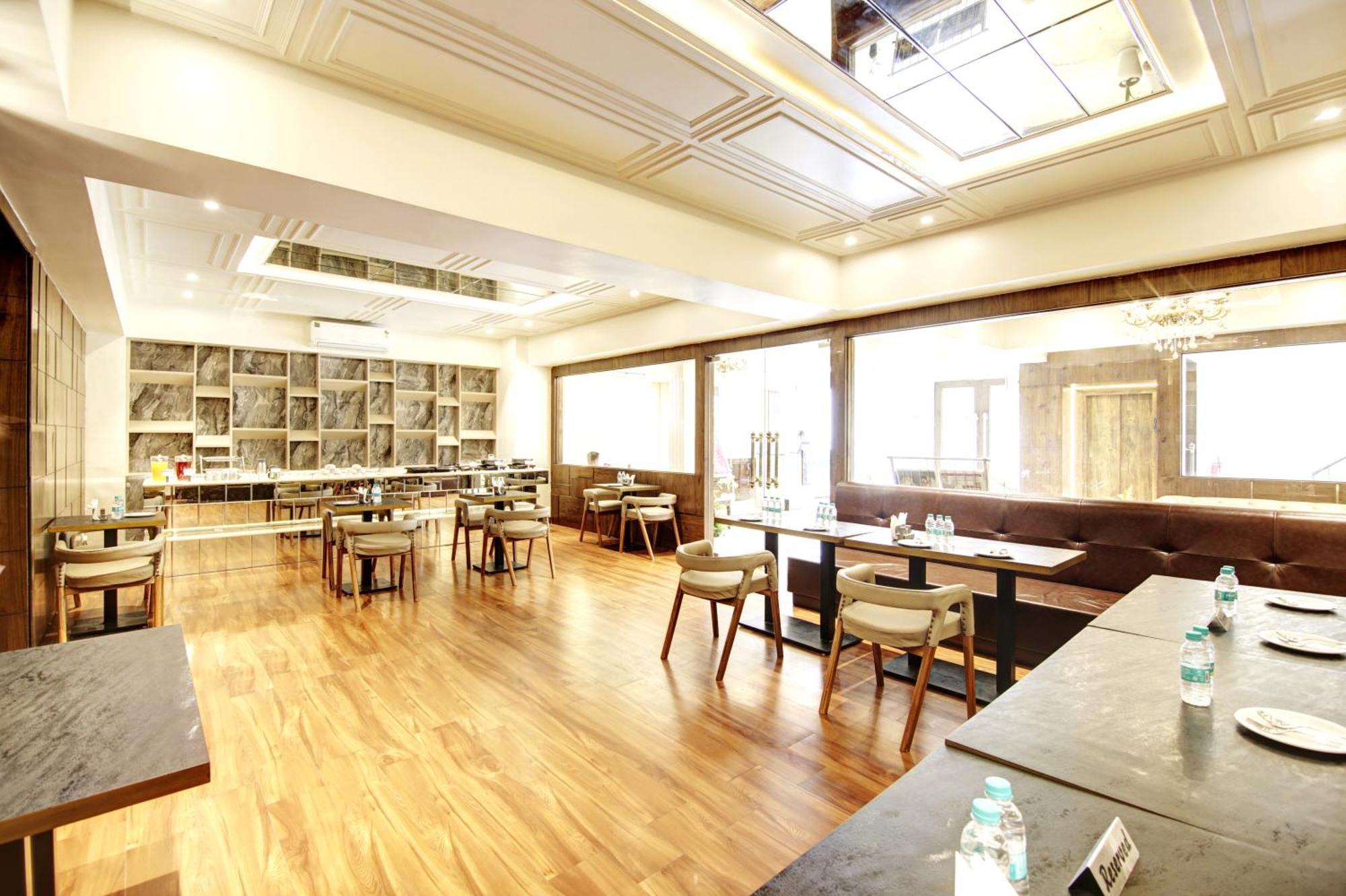 Marks Hotel & Banquet 노이다 외부 사진