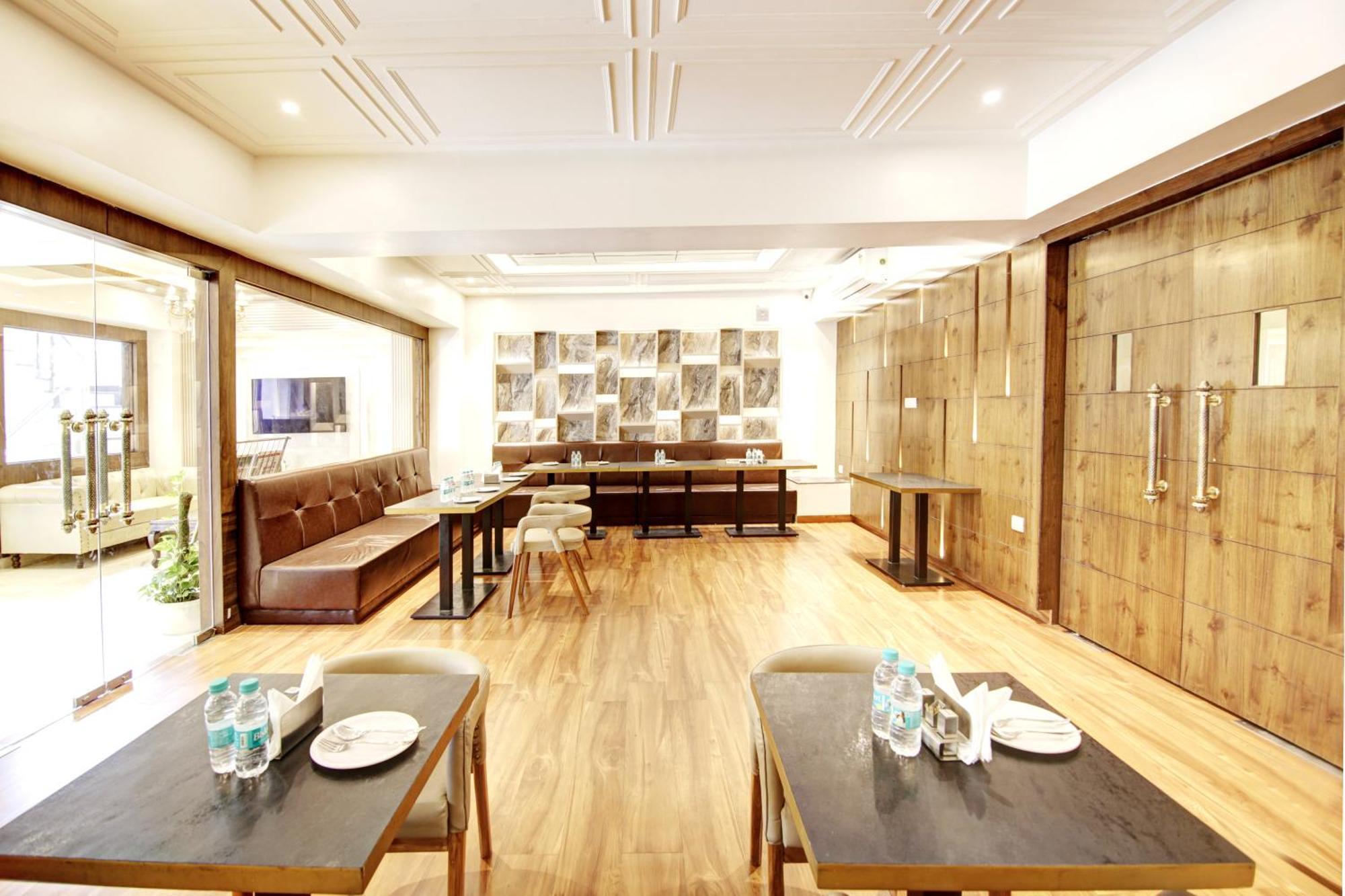 Marks Hotel & Banquet 노이다 외부 사진