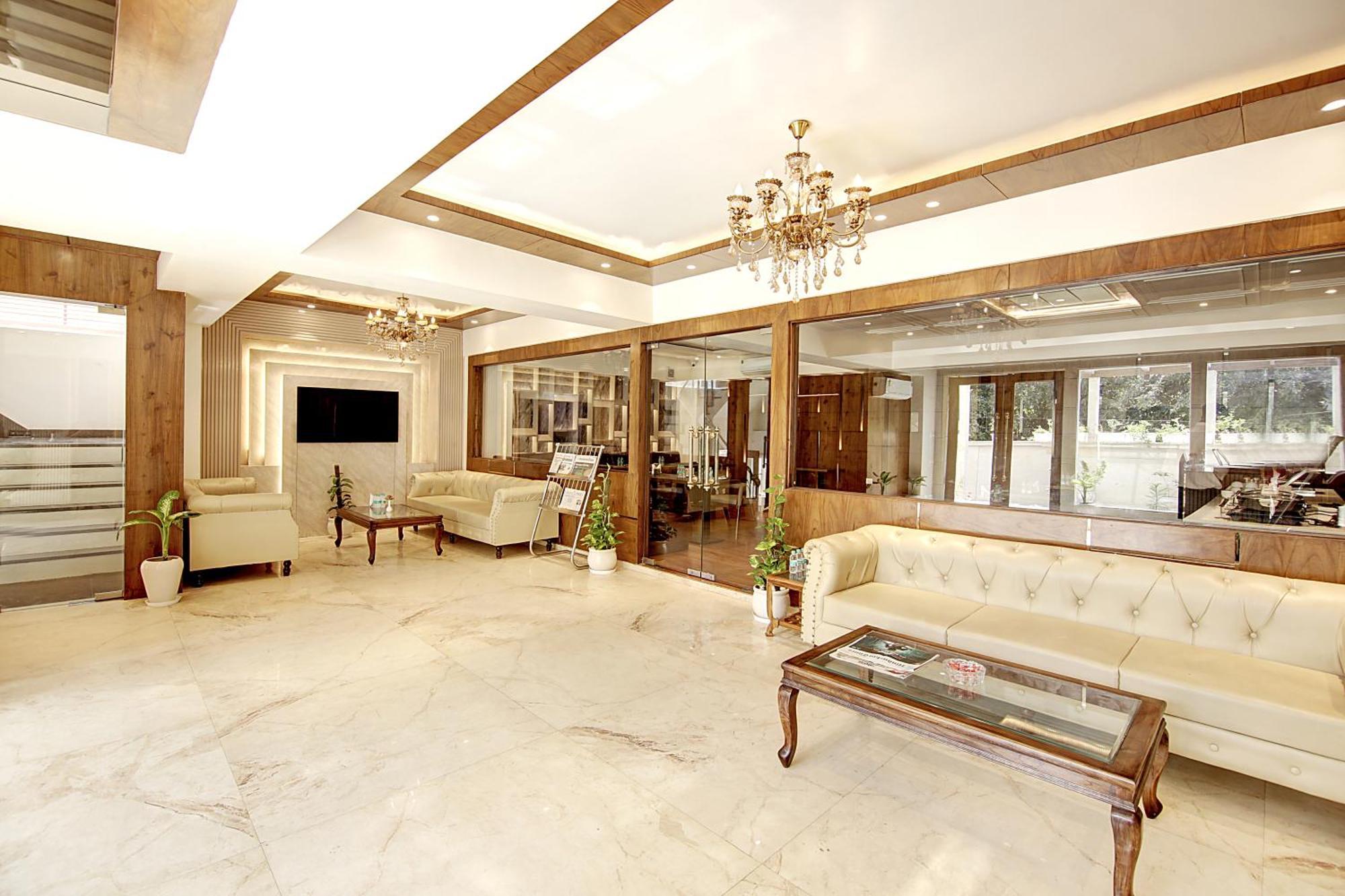 Marks Hotel & Banquet 노이다 외부 사진