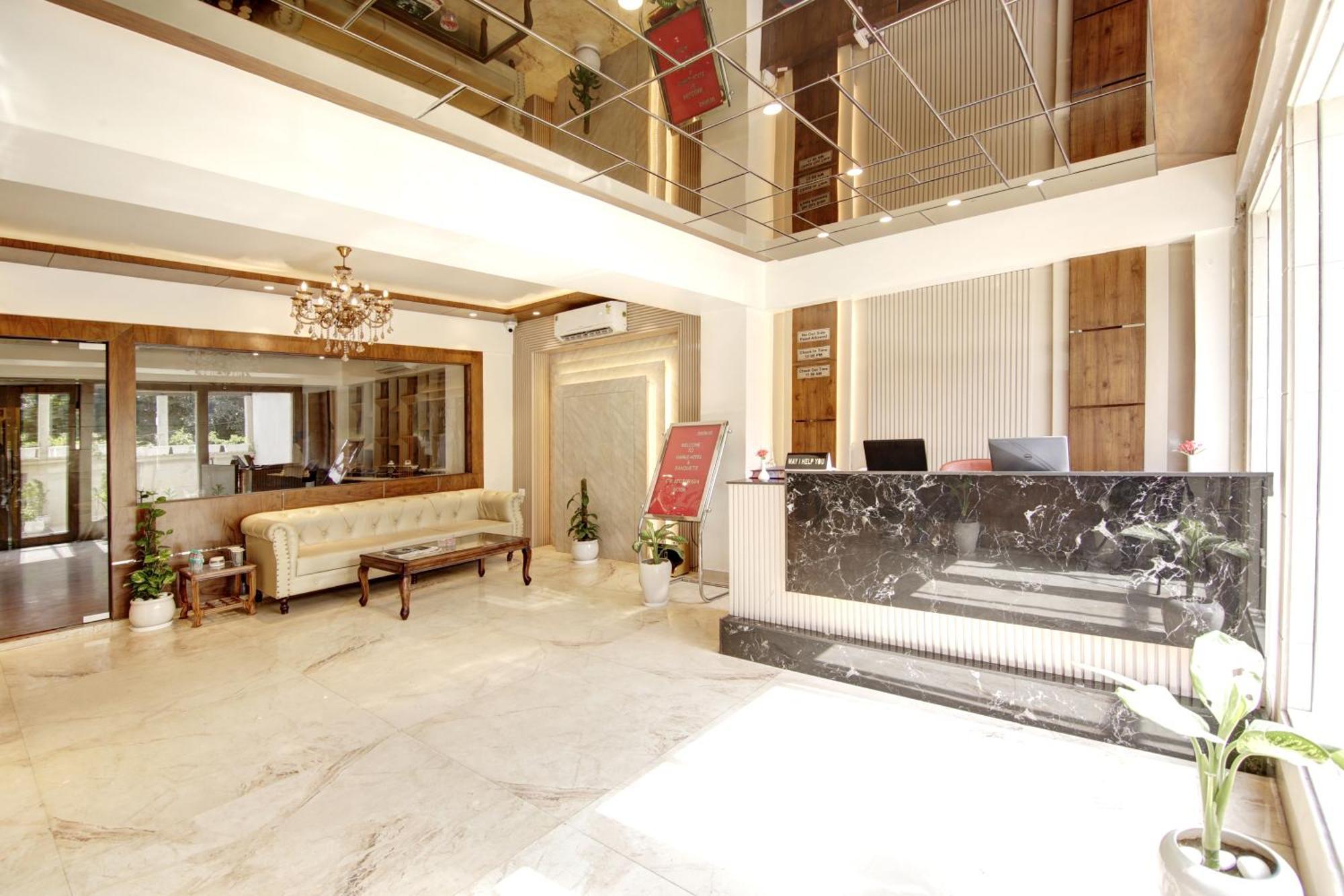 Marks Hotel & Banquet 노이다 외부 사진